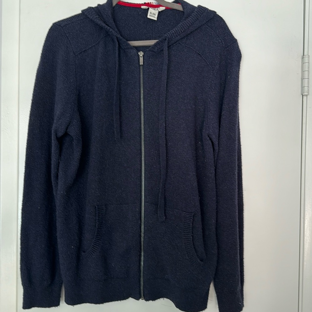 EV1 (Ellen De Generes) brand. Size XL Navy with ❤️’s on sleeves & striped hood